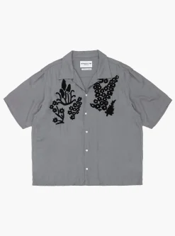 Flower Hand Embroidery Shirt Gray<NOMARHYTHM TEXTILE Outlet