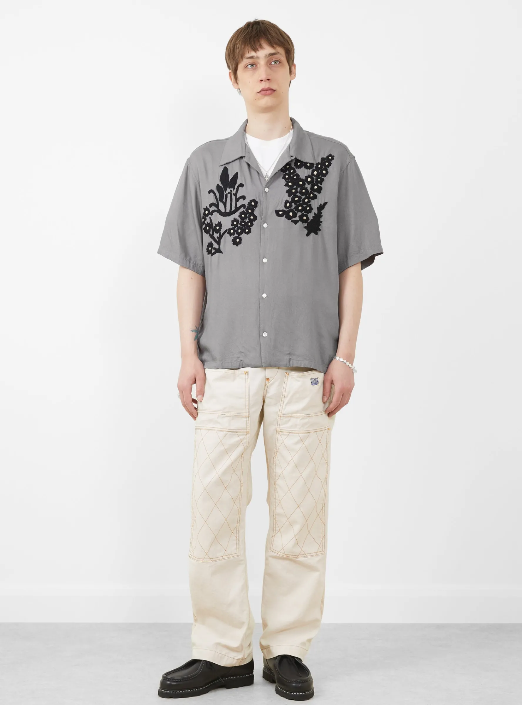 Flower Hand Embroidery Shirt Gray<NOMARHYTHM TEXTILE Outlet