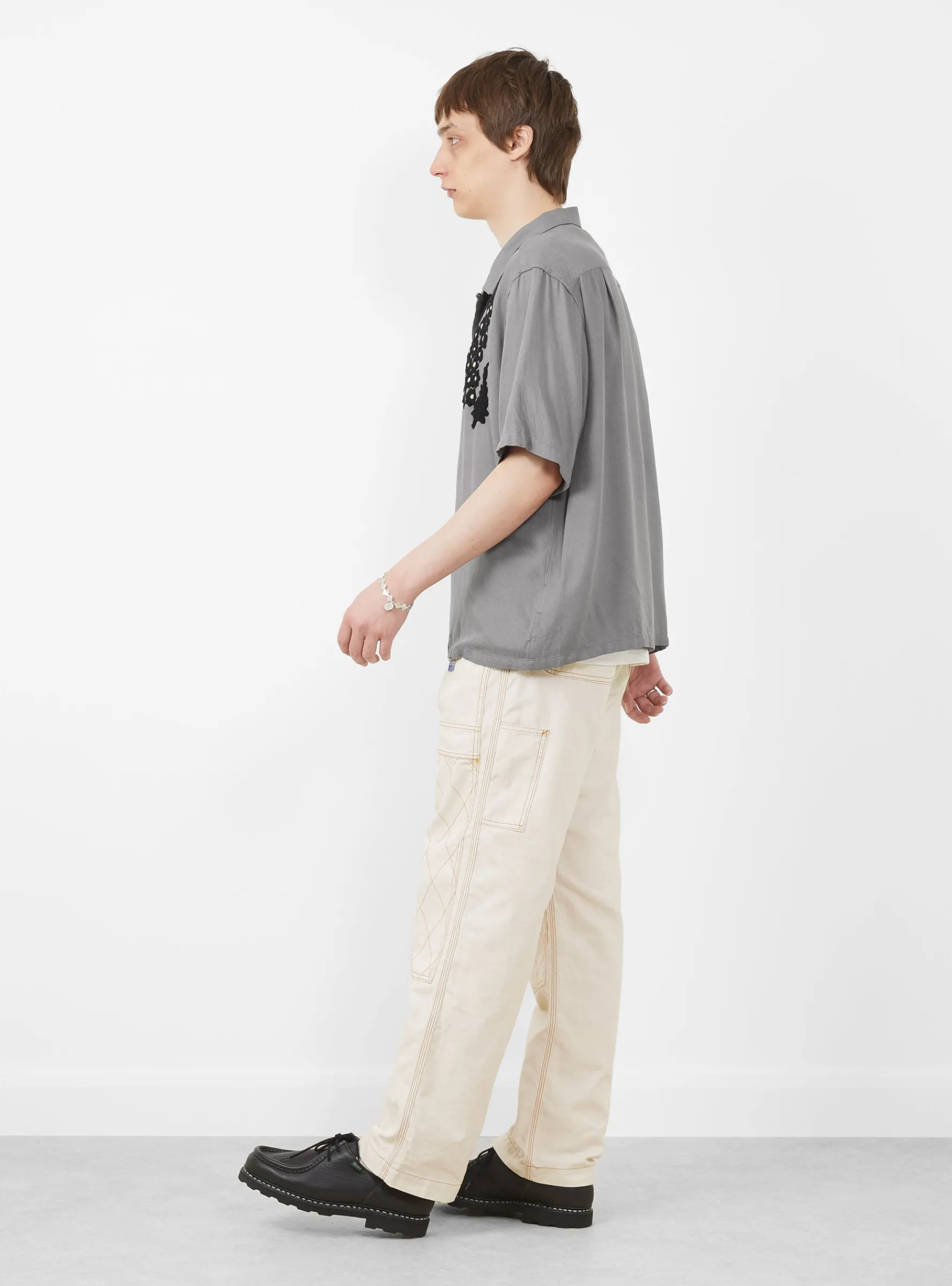 Flower Hand Embroidery Shirt Gray<NOMARHYTHM TEXTILE Outlet