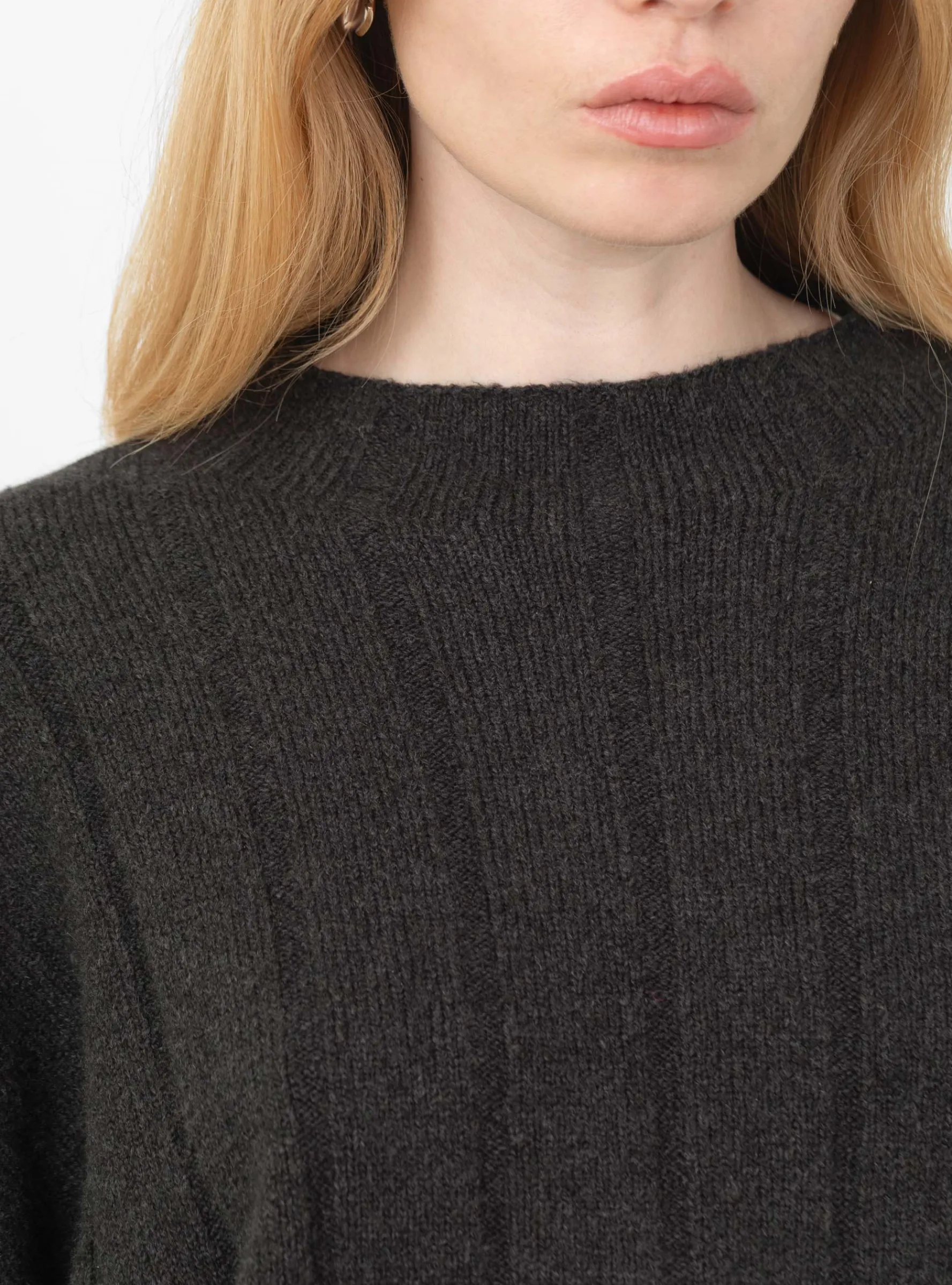 Mid-Poet Mockneck Sweater, Charcoal<7115 by Szeki Best