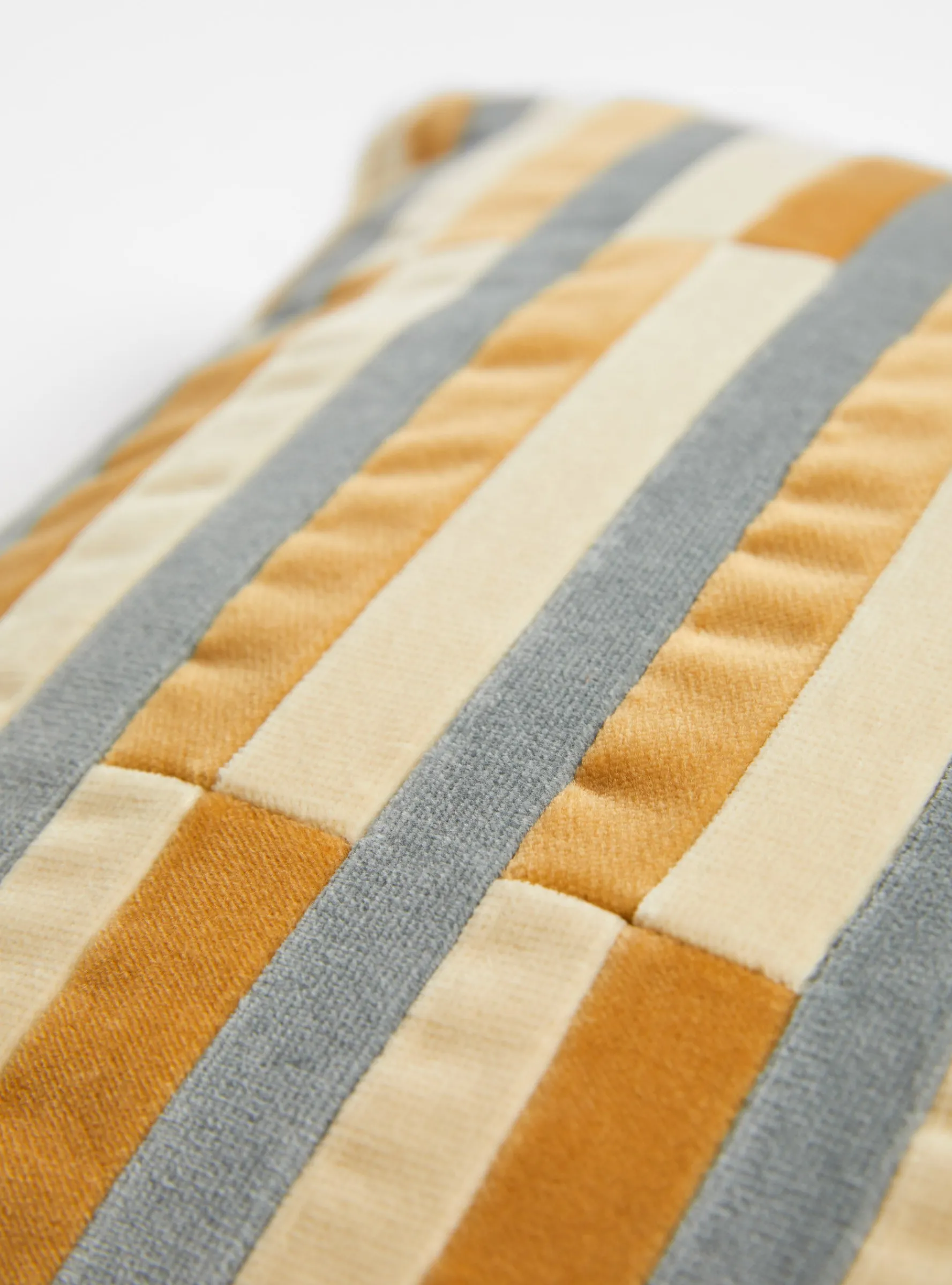 Thea Cushion<Christina Lundsteen Best